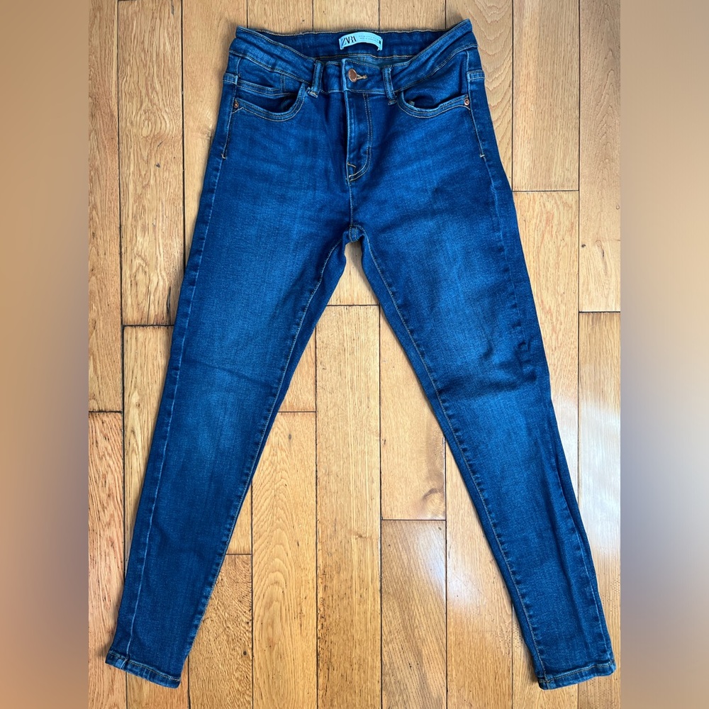 Zara high rise stretchy, skinny blue jeans, size 6